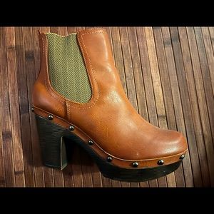 Walnut Ankle Boots - Like New!